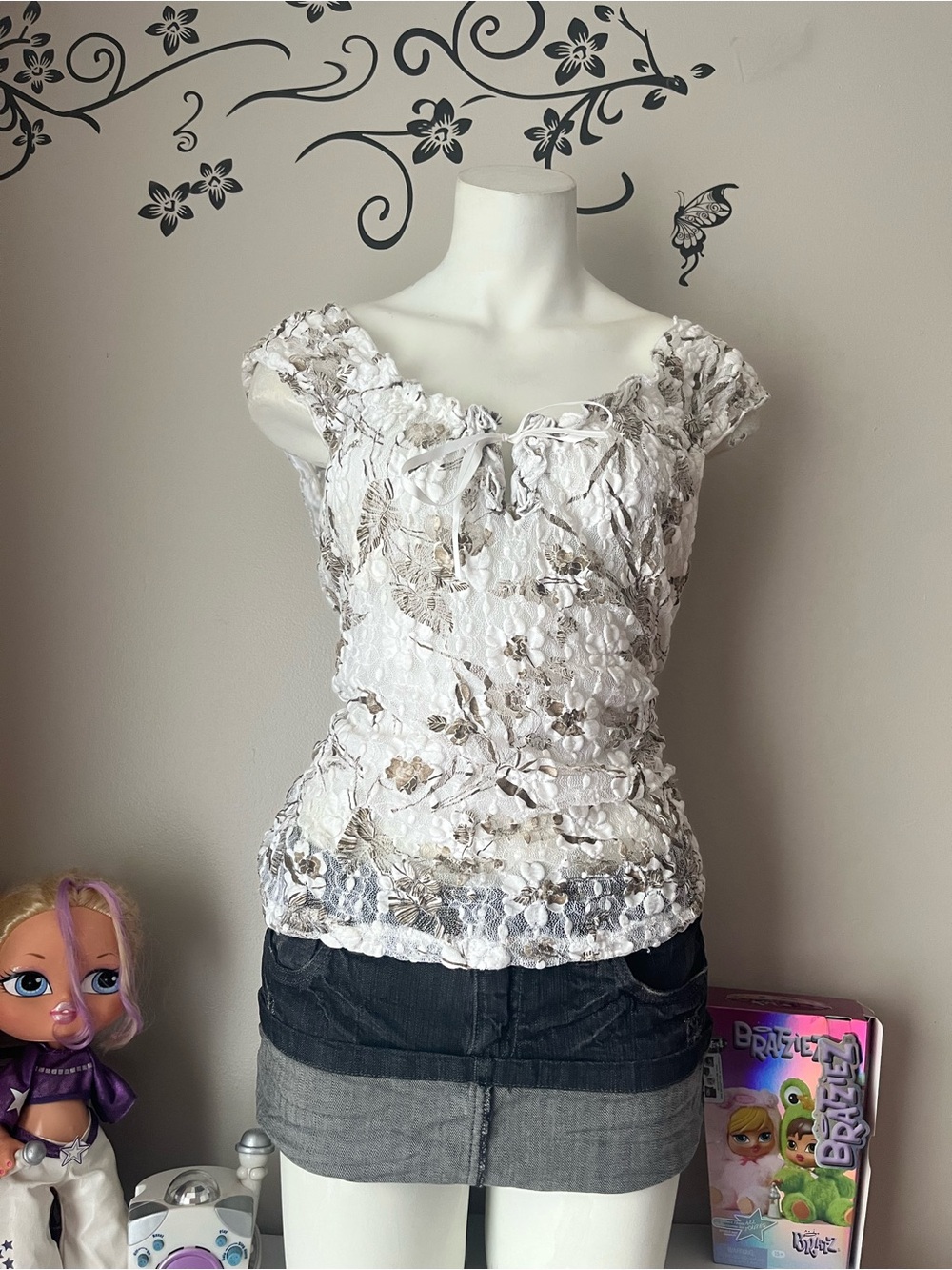 Terra Nostra Collection Floral Lace Short Sleeve Blouse in White